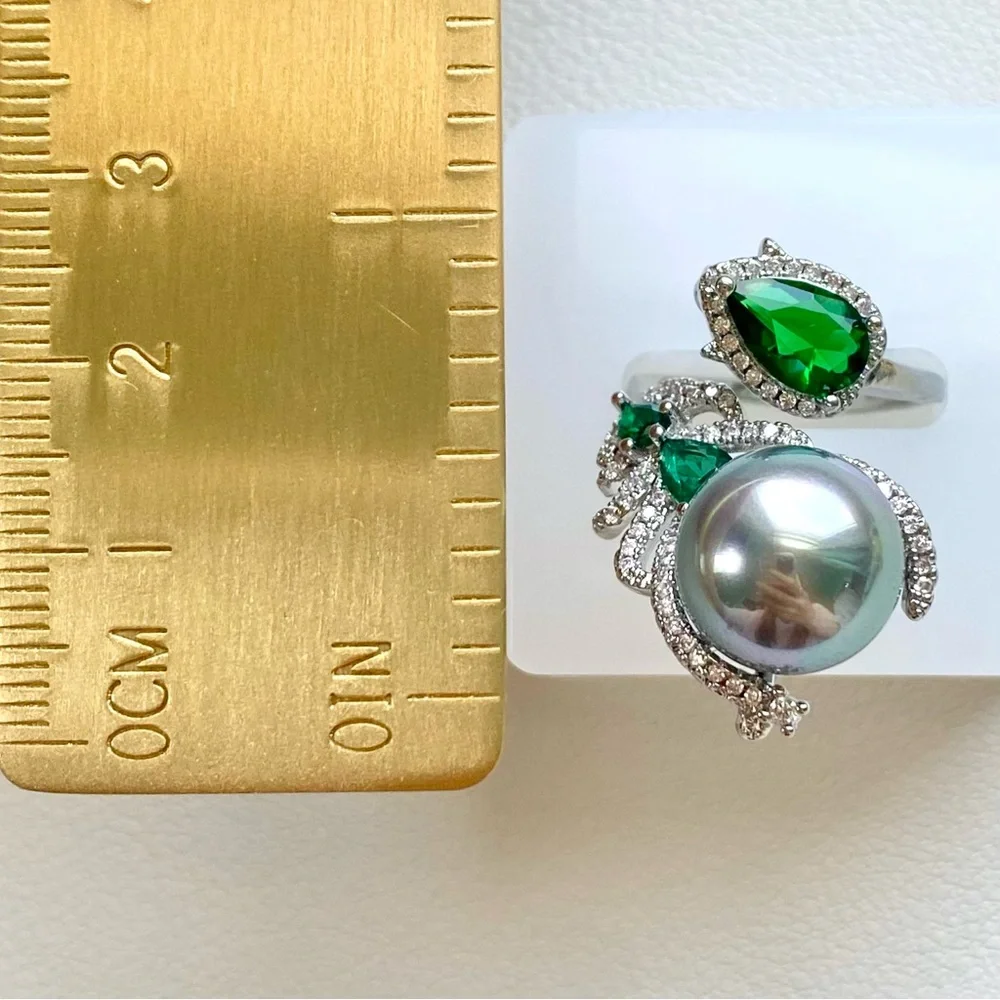 Elegant Silver Ring with Green Gemstones and Tahitian Pearl